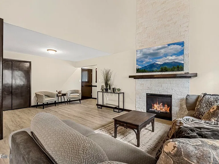 2803 N Carefree Cir — Photo 4