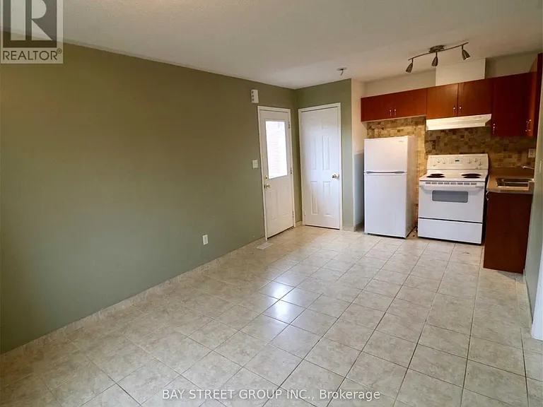 46 Balsam St — Photo 5
