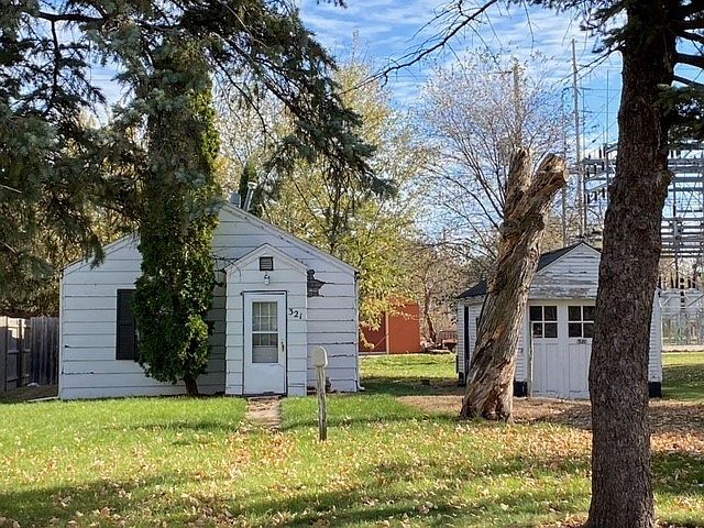 2nd image of 321 2nd St