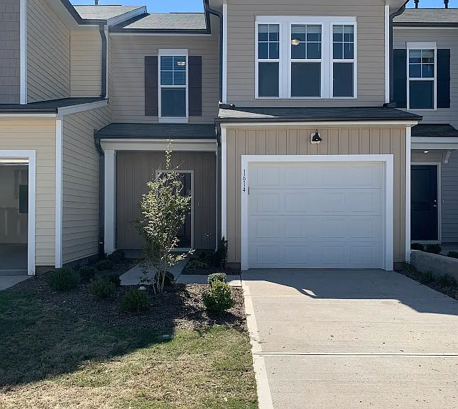 1614 Glacier Dr — Photo 2