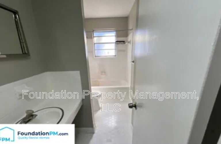 1131 Catalina St — Photo 13
