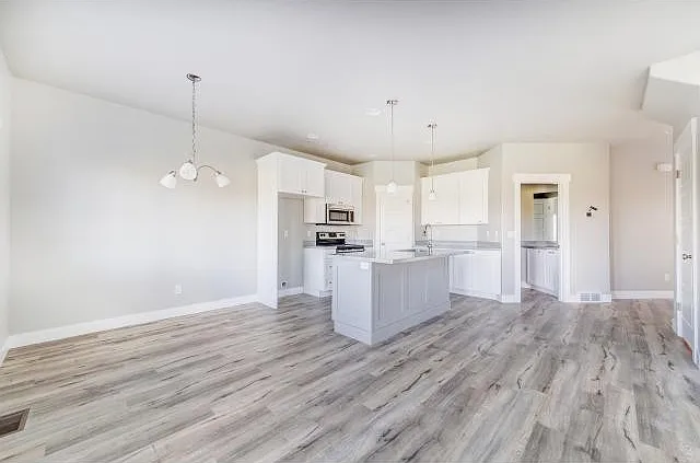 738 S 1840 W — Photo 23