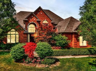 6105 Adams Ct, Washington, MI 48094