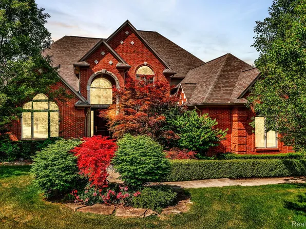 6105 Adams Ct, Washington, MI 48094