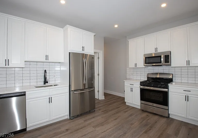 19 Northfield Ave #2R — Photo 1