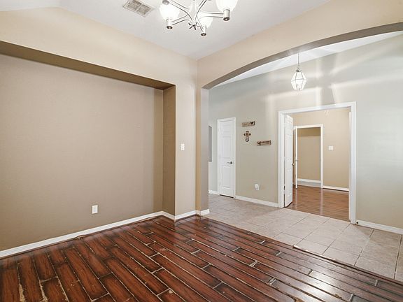 3rd image of 301 Lottie Ln
