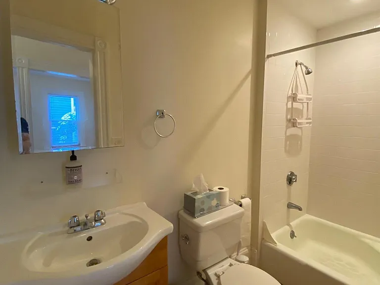 392 Windsor St #1 — Photo 8