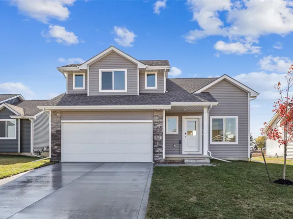 312 Fireside Dr NW, Bondurant, IA 50035