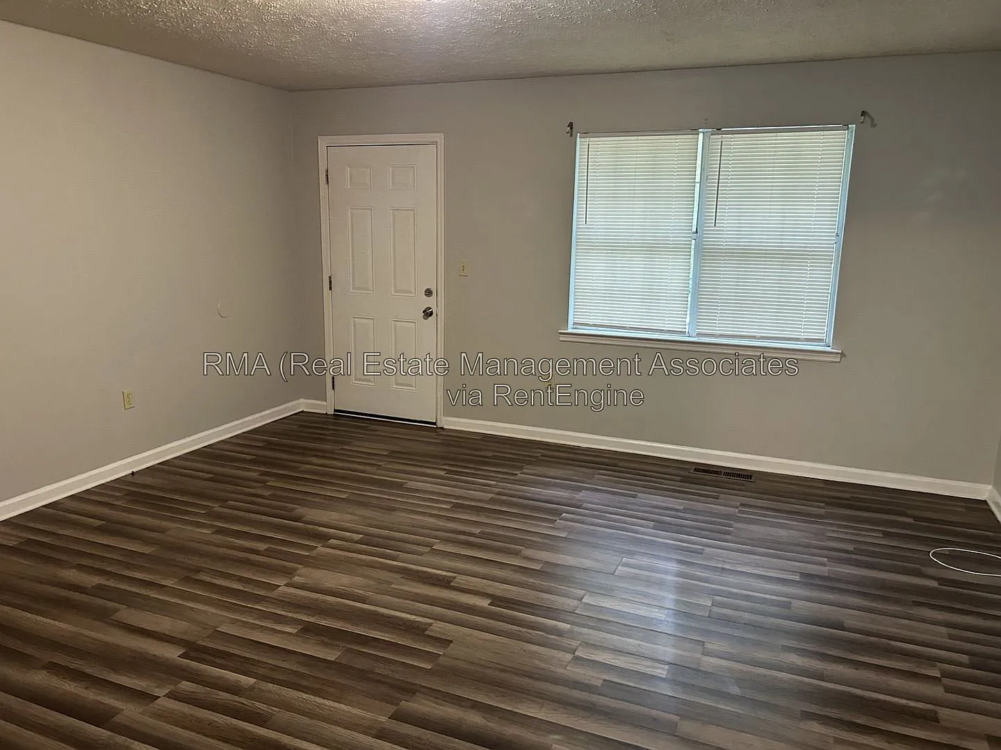 3 bed, 1.0 bath, 1107 sqft, $1,500 — Photo 2