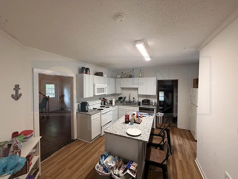 521 Georgia St — Photo 3