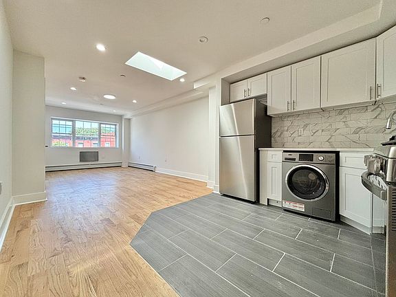 2nd image of 1042 Herkimer St #Penthouse
