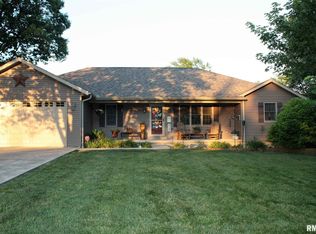 977 N 7th Ave, Canton, IL 61520