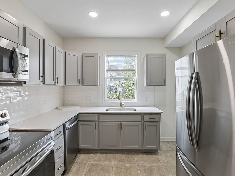 189 Avondale Ave — Photo 10