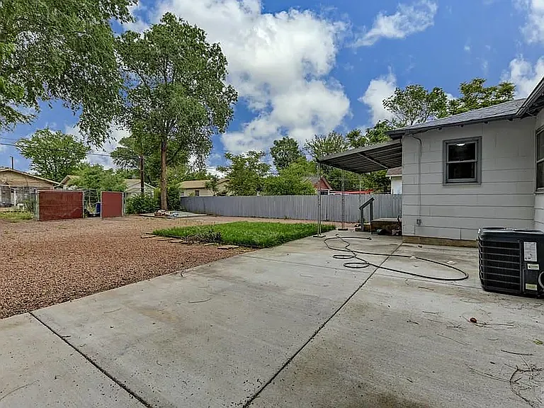 1215 Berkley Ave — Photo 17