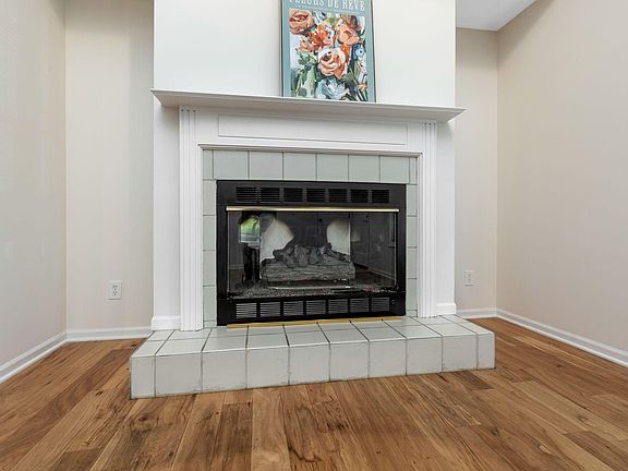 3rd image of 421 Shannon Ln