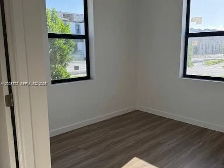 152 NW 10th Pl #152-D — Photo 7