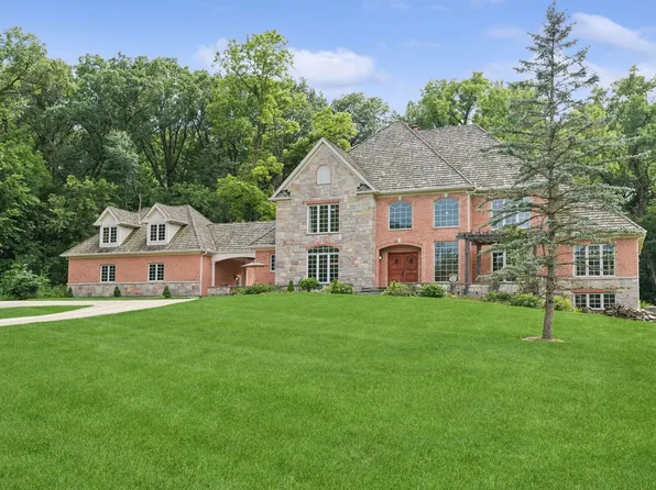 201 Bateman Rd, Barrington, IL 60010