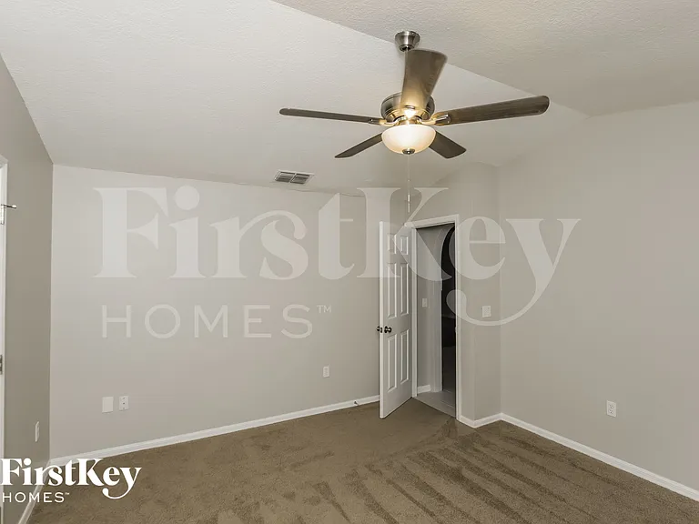 2201 Wagonwheel Ave SE — Photo 8