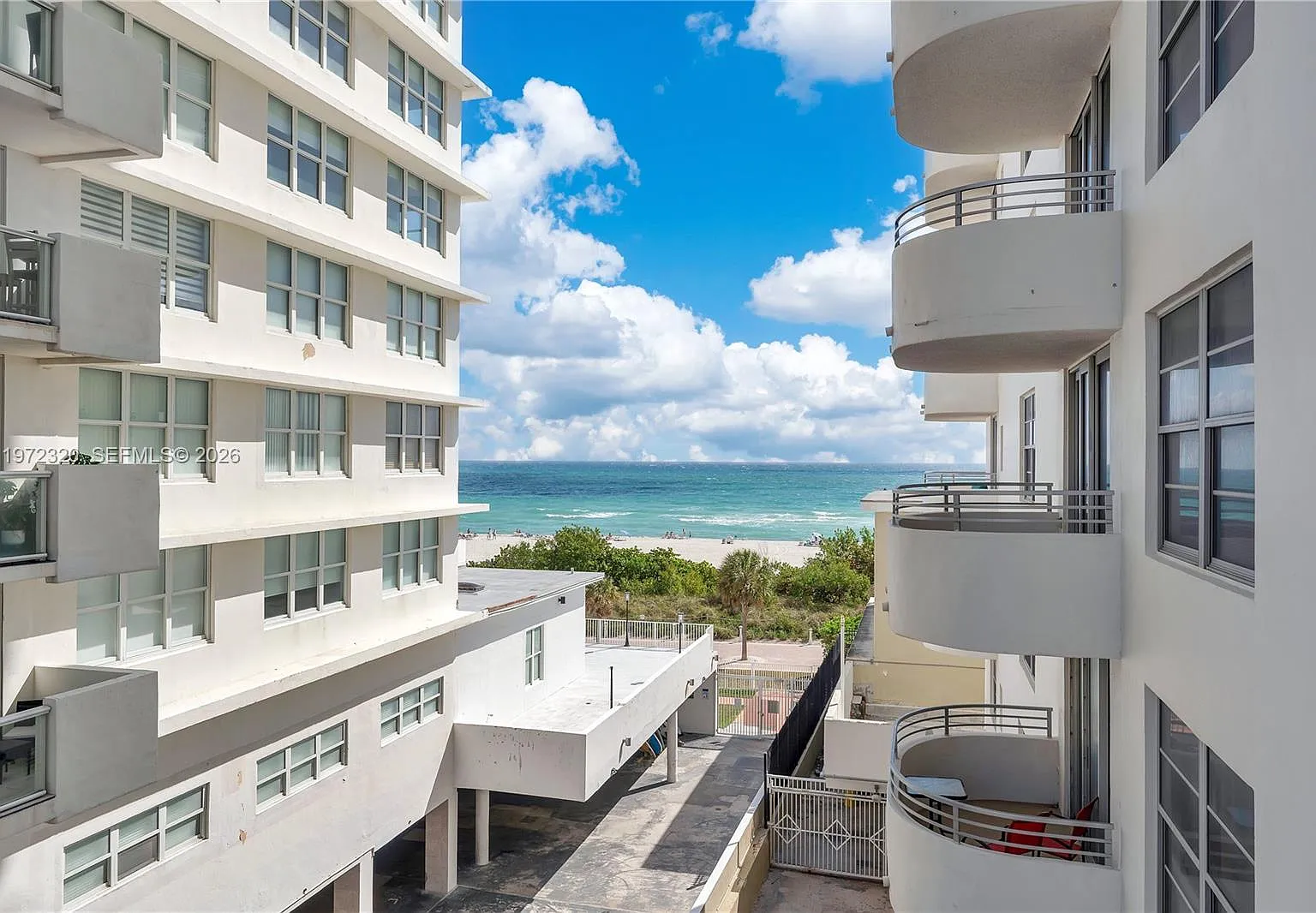 Oceanside Plaza Condo — Photo 1