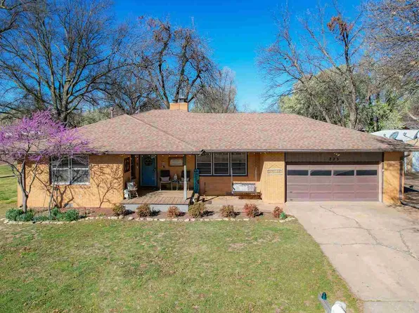 223 S E St, Blackwell, OK 74631