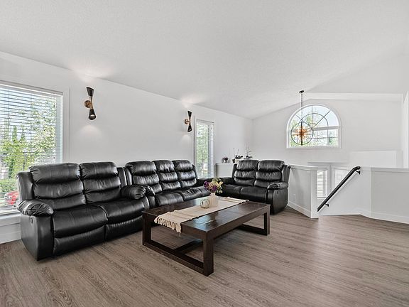 4th image of 1 Hunt Ct