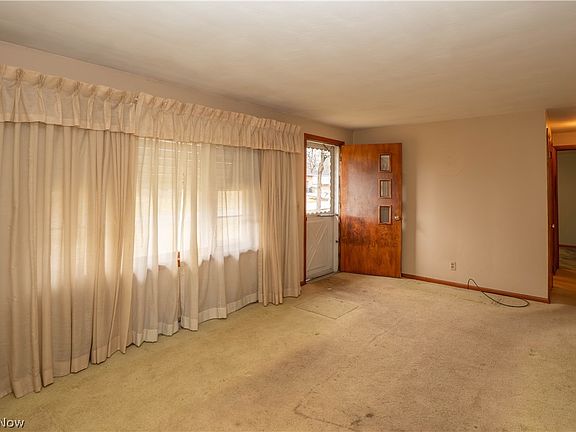 3rd image of 320 Elizabeth Ave SW