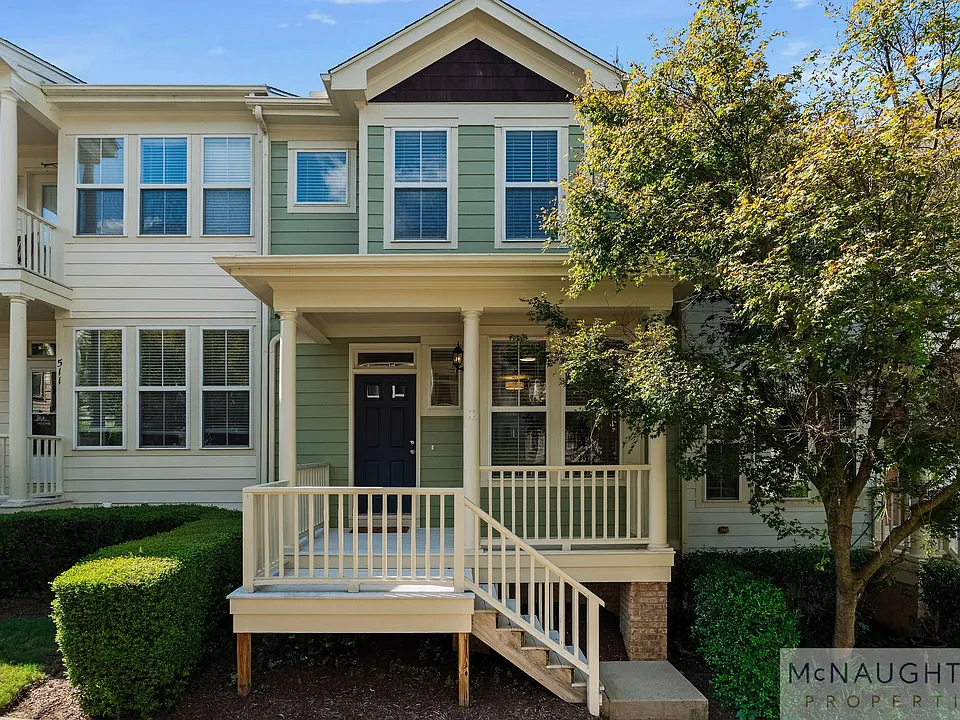 513 Village Loop Dr