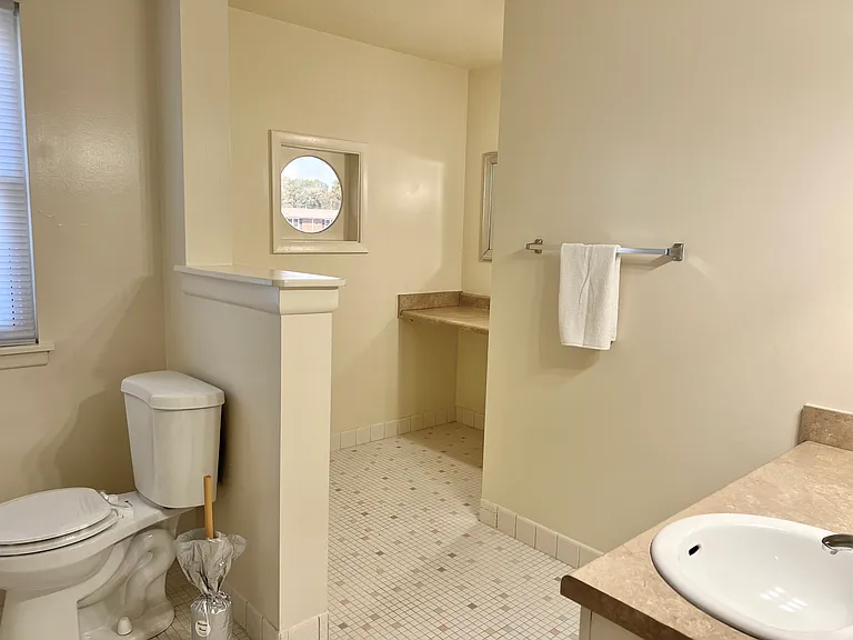 Mayfair Apartments — Photo 128