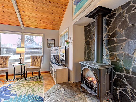 5th image of 18300 Wildflower Dr