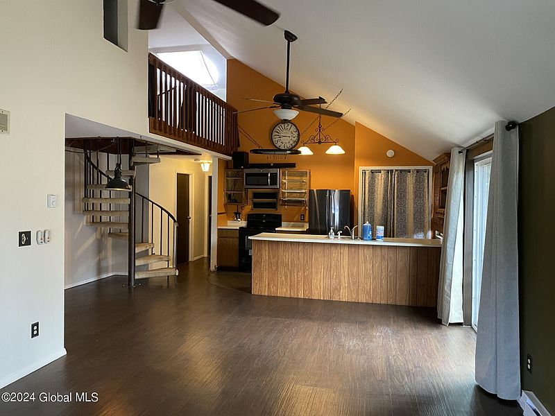 3rd image of 22 Queen Ann Court