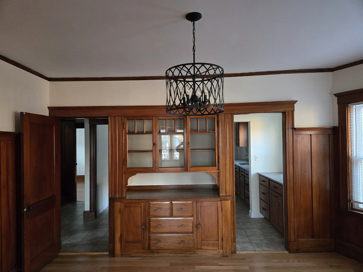 4 bed, 2200 sqft, $4,600 — Photo 2