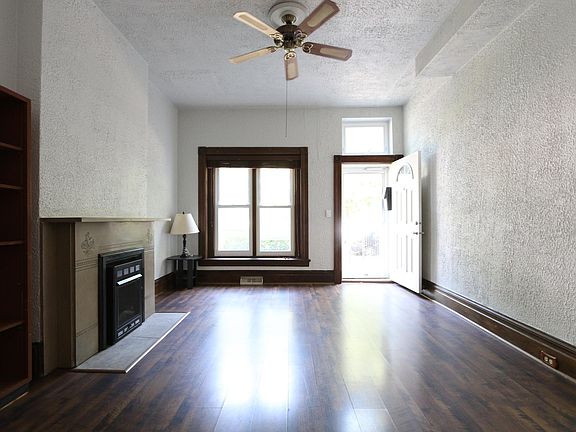3rd image of 820 S Claremont Ave