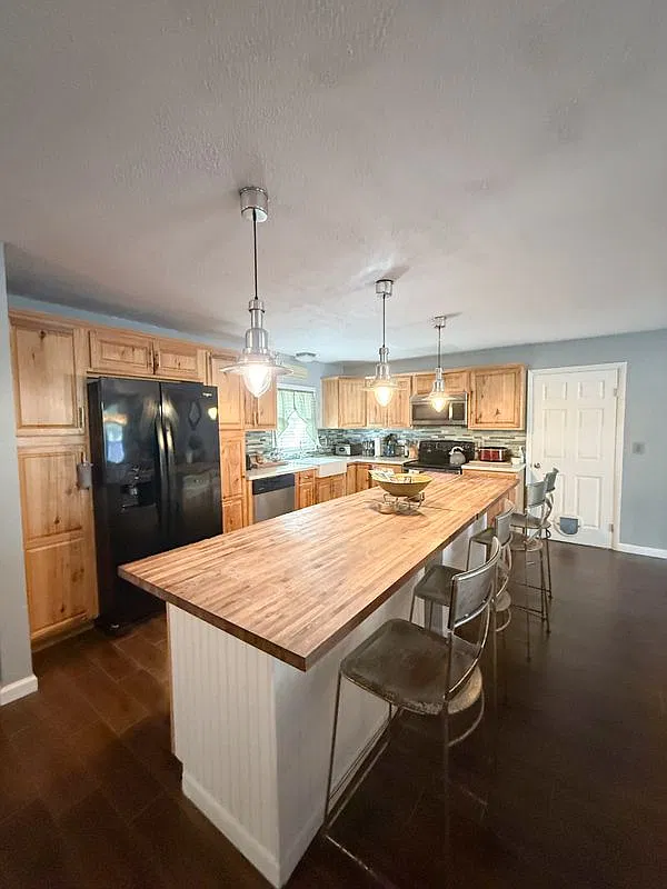 3 bed, 2.0 bath, 1702 sqft, $3,000 — Photo 4
