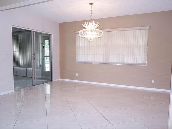 4th image of 128 NW 10th Ct