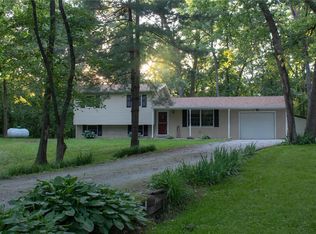 1402 Yorkshire Pl, Brighton, IL 62012