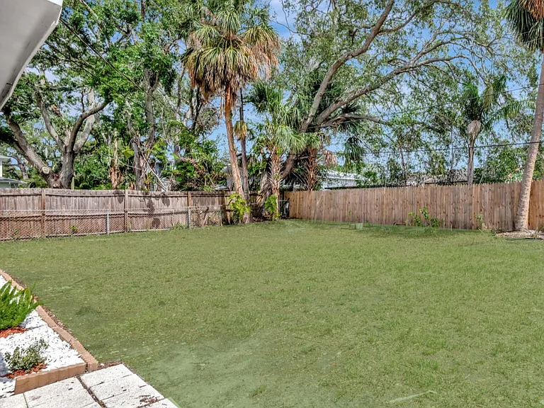 4714 W Vasconia St — Photo 12