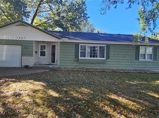 1607 Edgewood Ln, Lexington, MO 64067