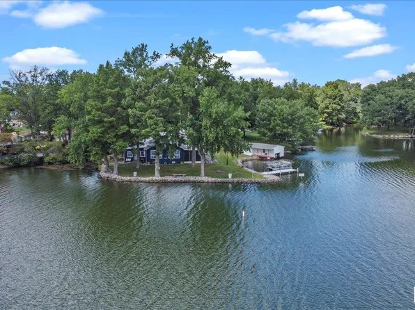 30240 Woodland Ln, Girard, IL 62640