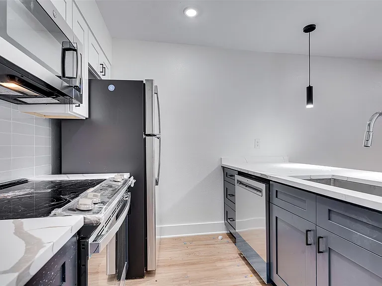 202 E 45th St #205 — Photo 13