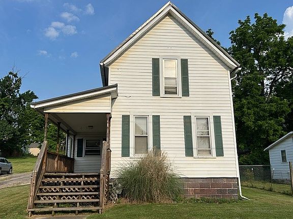 2nd image of 916 Oak St