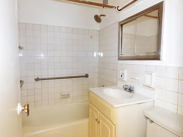 301 East 62nd Street image 18 of 22