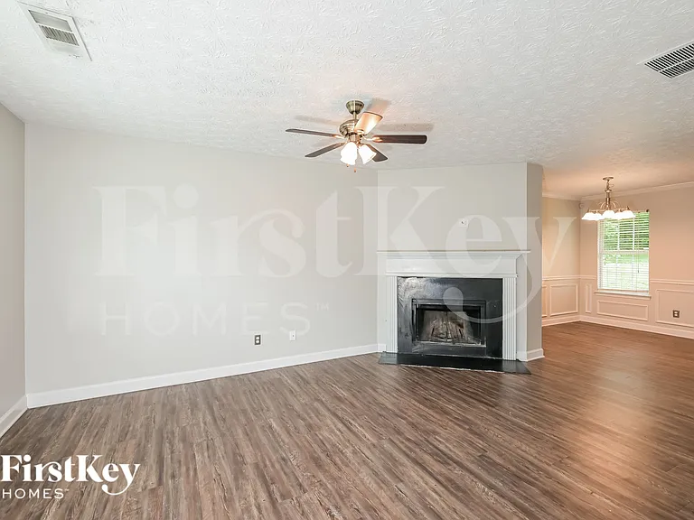 4447 Chester Ln — Photo 2