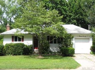 1370 Coates Ave, Holbrook, NY 11741
