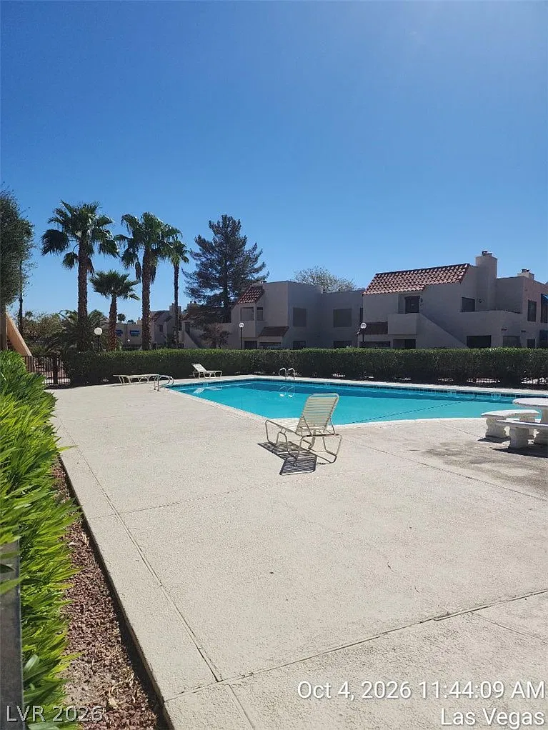 2 bed, 2.0 bath, 981 sqft, $1,500 — Photo 2