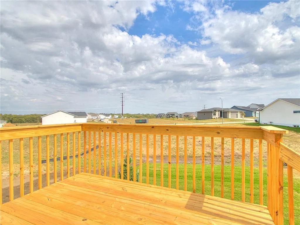 4 bed, 2202 sqft, $2,666 — Photo 3