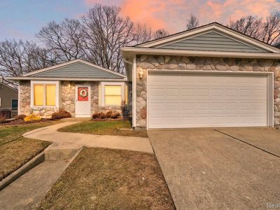 751 Norchester St, South Lyon, MI, 48178