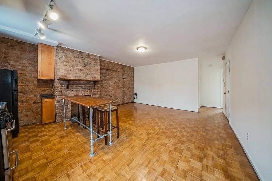 2 bed, 1.0 bath, $3,200 — Photo 4