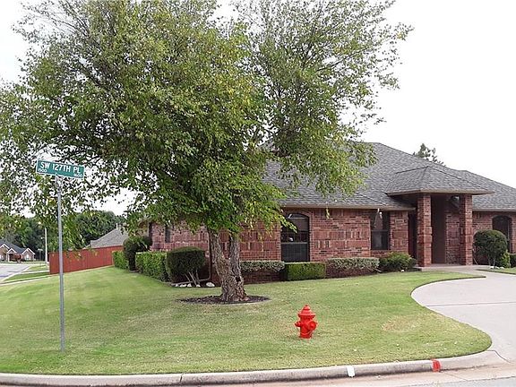 3rd image of 1600 SW 127th Pl
