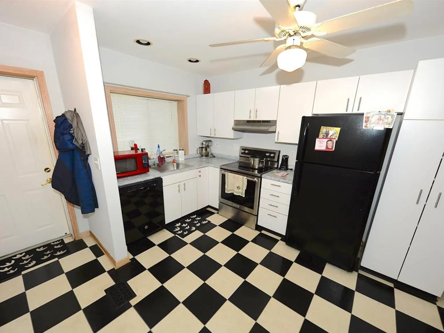2 bed, 700 sqft, $1,500 — Photo 3