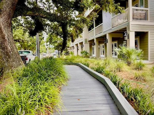 922 Porter Ave APT 221, Ocean Springs, MS 39564